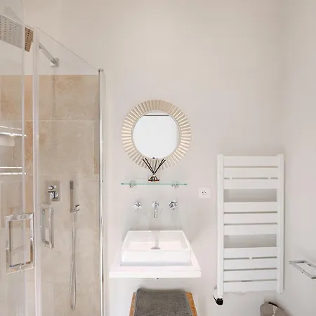 - Charming 3 Bedrooms Bourgeois - Lec2 Apartman *